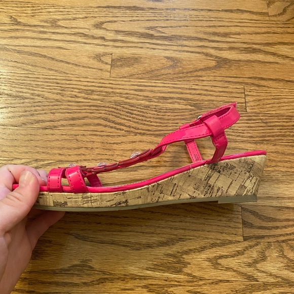 Kitten cork platform. Super cute. Easy Velcro closure. Only worn once - Picture 2 of 4